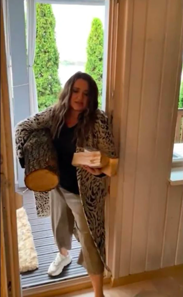 Дрова, консервация, свечи. Могилевская показала, как готовится к возможным блэкаутам (видео)